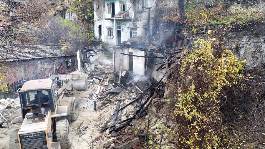 Metruk binada kan yangn korkuttu