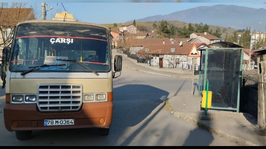 Minib�sle �arp��an motosikletteki 2 ki�i yaraland�