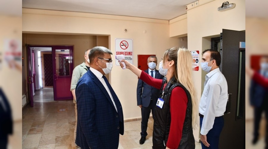 Vali Gürel spor yatırımları hakkında bilgi aldı