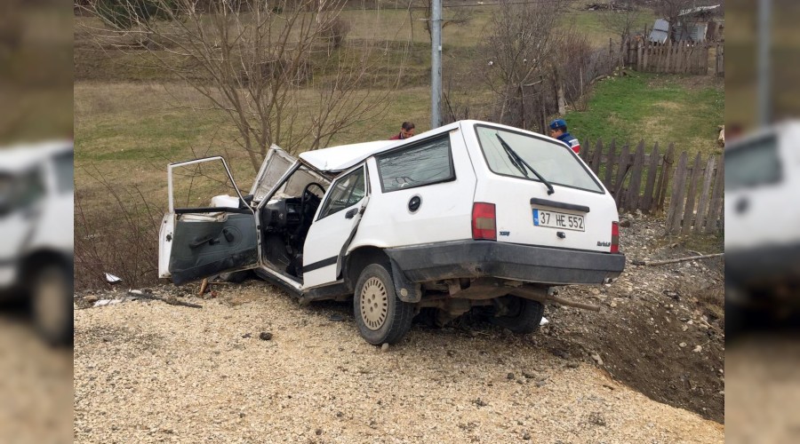 Yoldan kan otomobil arampole devrildi: 4 yaral
