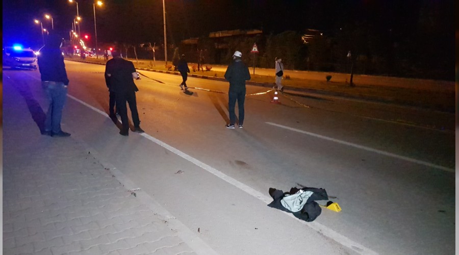 Yolun karşısına geçerken otomobilin çarptığı genç kız hayatını kaybetti