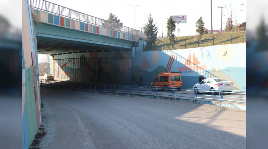 Beşbinevler yolundaki çatlak korkuttu