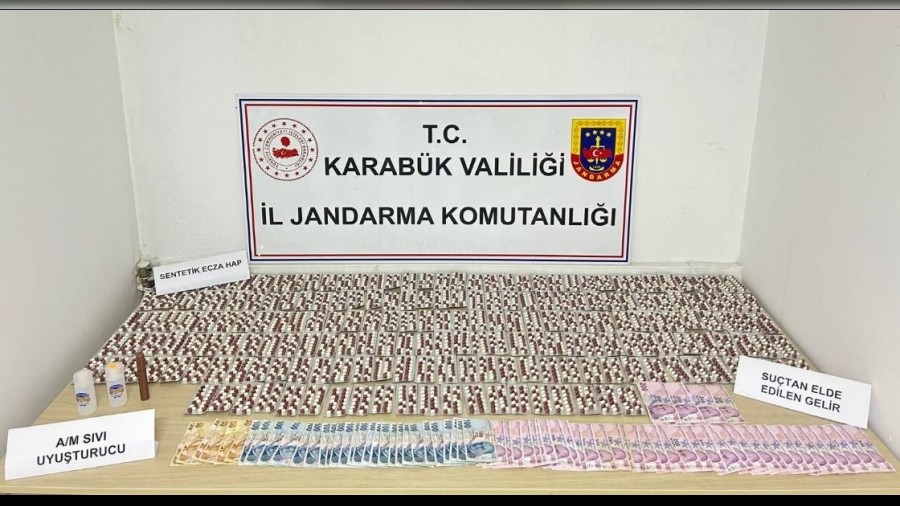 Binlerce uyuturucu hap ile yakalanan 3 pheli tutukland