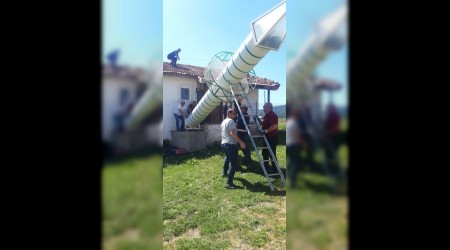 Bu caminin minaresi geri dnmden