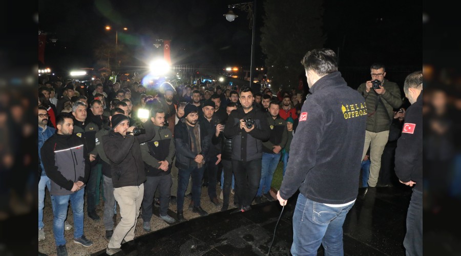 İdlib şehitleri için 500 araçlık konvoy yaptılar
