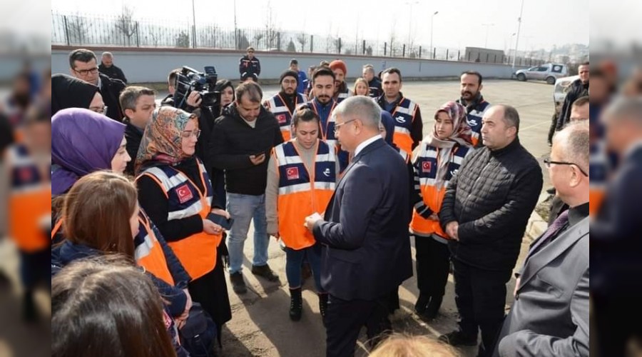 Karabk depremzedelerin yaralarn sarmaya devam ediyor