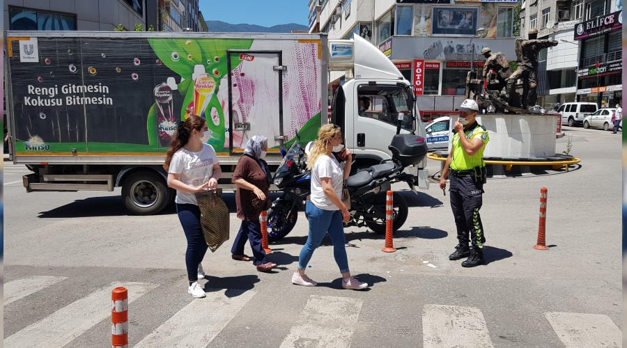 Polis memuru Can gvenlii iin yaya geidini gsterdi