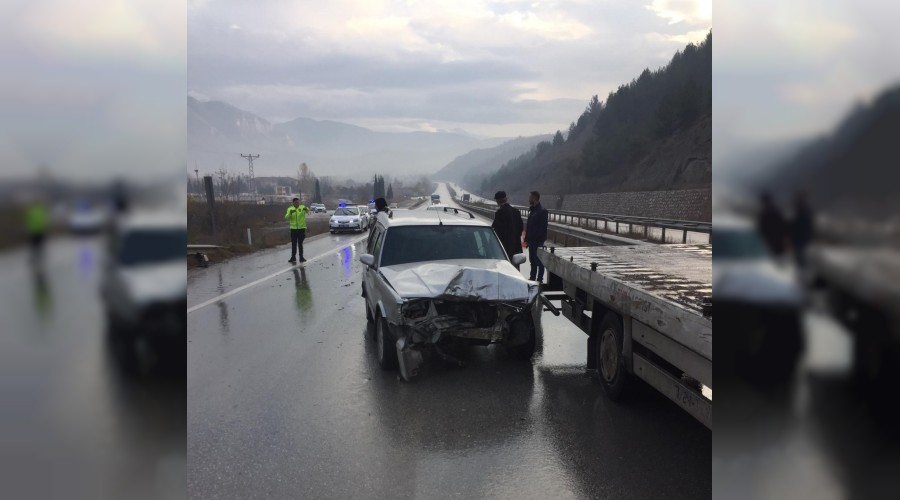 Sürücü kursu aracına arkadan çarptı: 2 yaralı