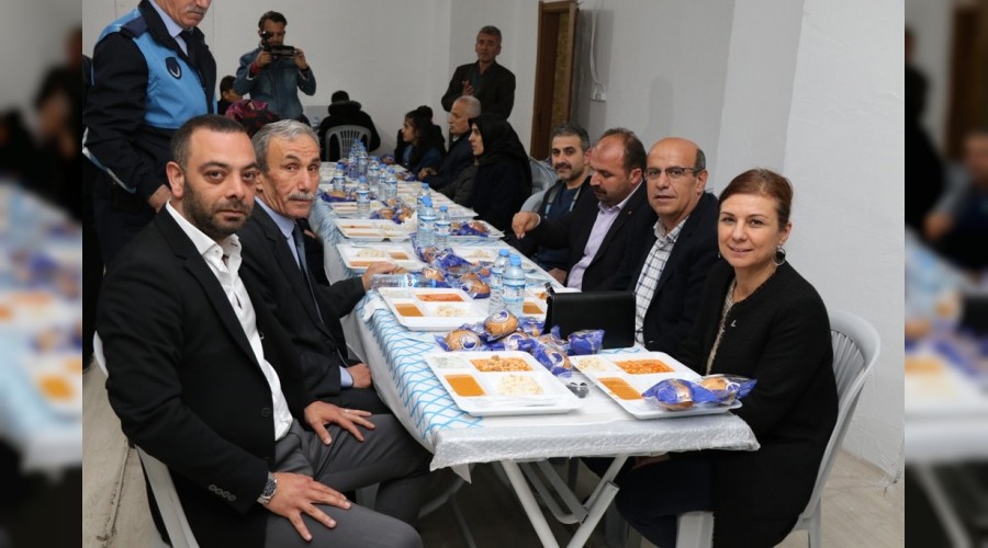 Bakan Kse vatandalarla birlikte iftar yapt