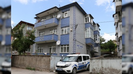 Bir apartman daha karantinaya alnd