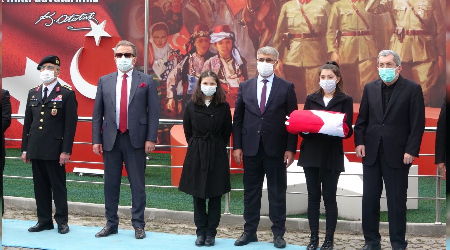 Çanakkale’ye ulaştırılacak Türk Bayrağı Karabük’te teslim alındı