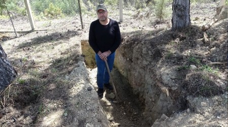 Dokuz kez �l�mden d�n�nce kendi mezar�n� kazmaya ba�lad�