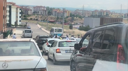 Dn konvoyu YKS srasnda trafii fel etti
