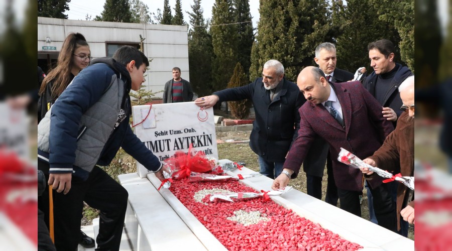 El Bab ehidi ehit oluunun 3. ylnda mezar banda anld