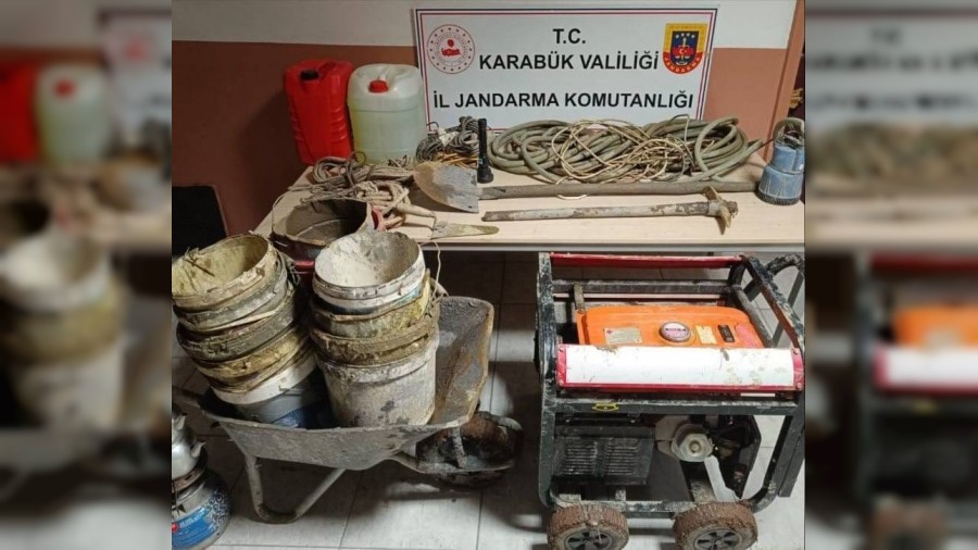 Kaak kaz yapan 2 kii yakaland