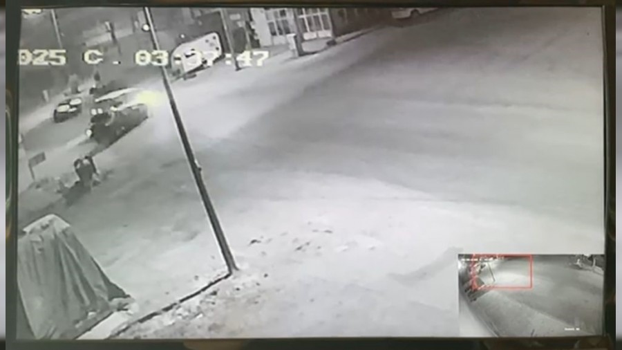Kamyonet otomobille kafa kafaya arpt: 1'i ar 2 yaral