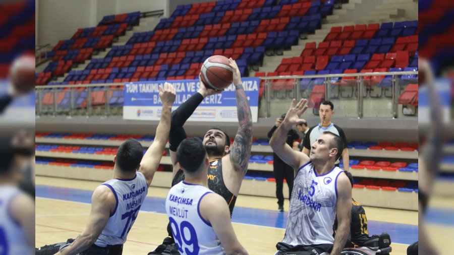 Karab�k Demir Kartal, sahas�nda Galatasaray'a ma�lup oldu