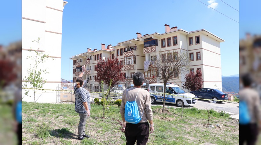 Karantinadaki torunlaryla uzaktan gzyalaryla hasret giderdi