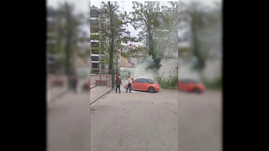 Alev alan otomobile ilk mdahaleyi okul mdr yapt