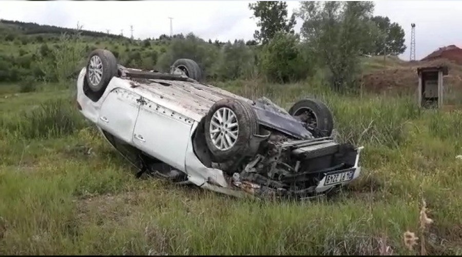 Benzinlie girerken yoldan karak takla att