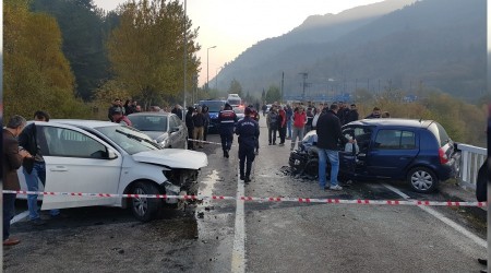 Hatal sollama sonras otomobiller kafa kafaya arpt : 3 yaral