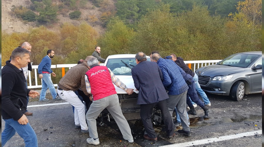 Hatal sollama sonras otomobiller kafa kafaya arpt : 3 yaral