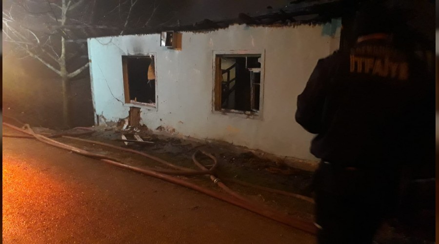 İki katlı ev alevlere teslim oldu