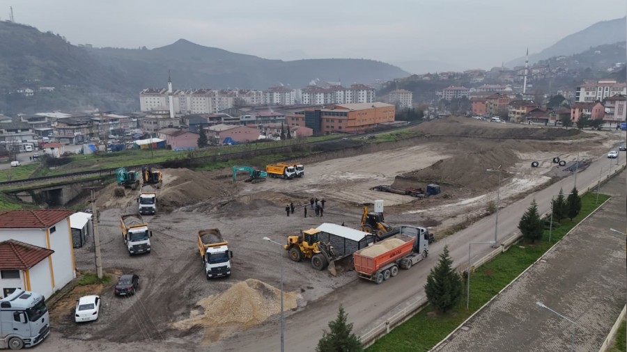 Karab�k Adalet Saray� sahas�nda zemin haz�rl�klar� s�r�yor