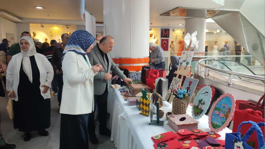 Karabk Toplum Ruh Sal Merkezi El Sanatlar Sergisi ald