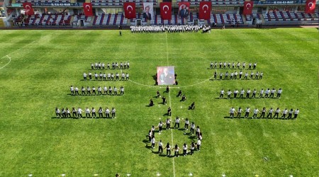 Karabk'te 23 Nisan cokusu: rencilerin gsterileri byk beeni toplad