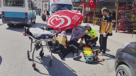 Motosiklet yayaya arpt iki yaral