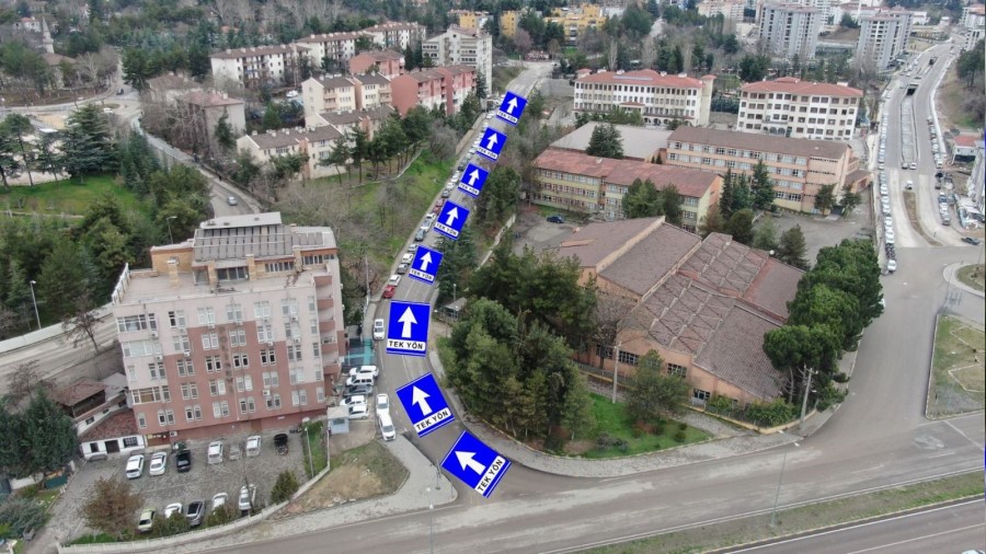 Polis evi istikametindeki Fatih Caddesi tek y�n oldu