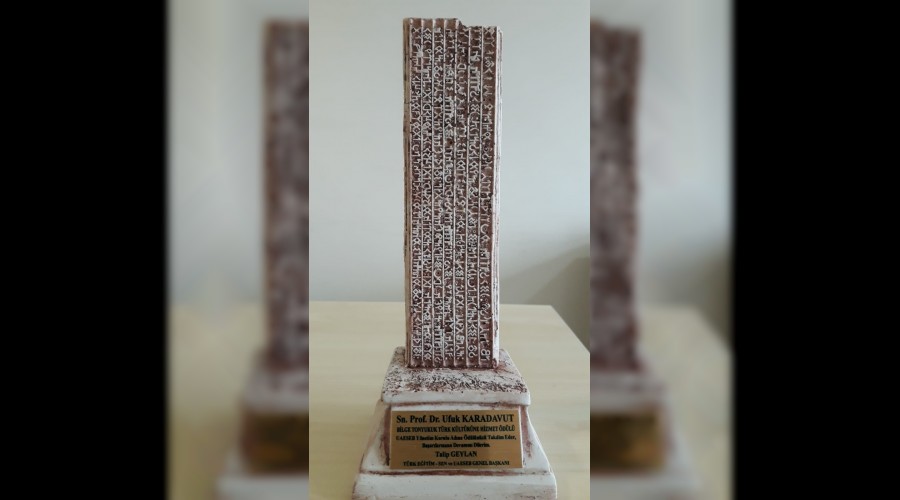 Prof. Dr. Karadavut’a Bilge Tonyukuk Türk Eğitimine Hizmet Ödülü