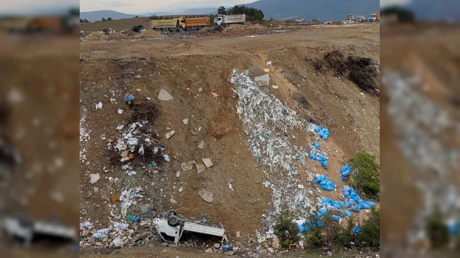 �arampole yuvarlanan kamyonetteki 2 ki�i yaraland�