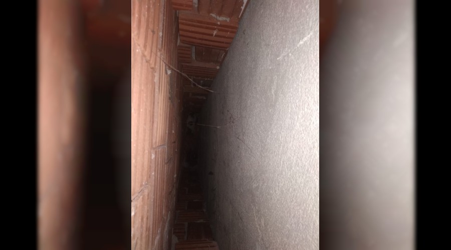 Havalandrma boluundaki kediyi duvar krarak kurtardlar