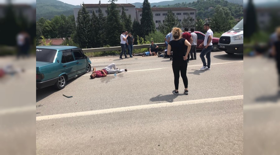 İki otomobil çarpıştı: 1’i ağır 3 yaralı
