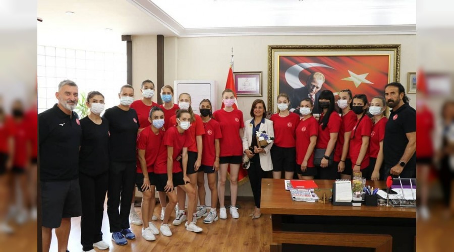 itme Engelliler Voleybol Kadn Milli Takm'ndan Bakan Kse'ye ziyaret