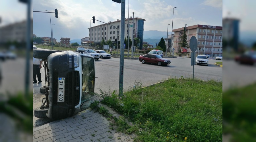 Kavakta direksiyon hakimiyetini kaybedip devrildi