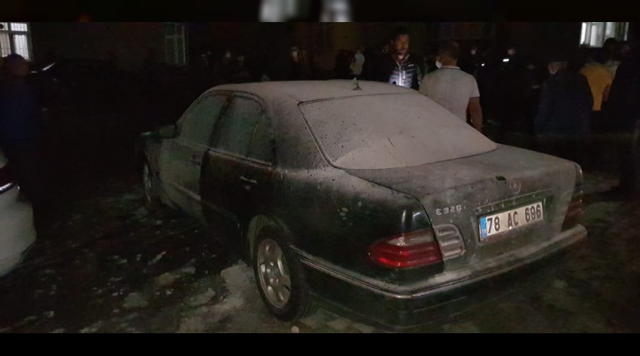 Otomobil çalışınca alev aldı