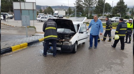 Seyir halindeki otomobil alev ald