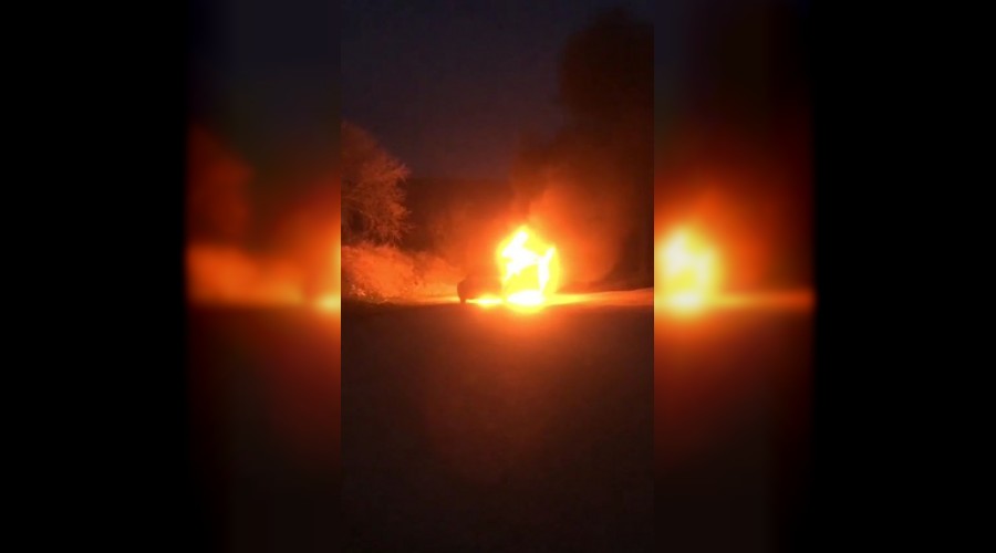 Seyir halindeki otomobil alev topuna döndü