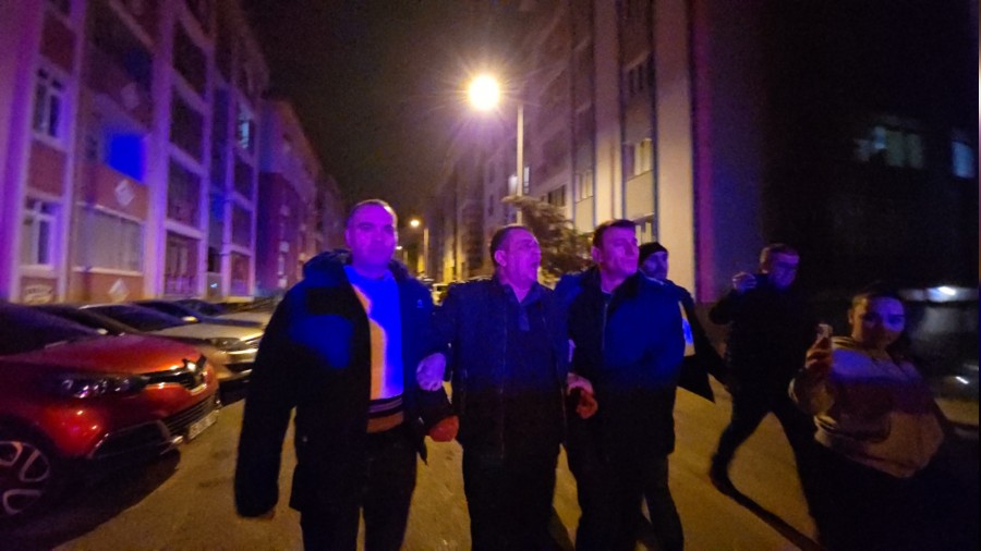 Baba k�z�n�n erkek arkada��n� t�fekle yaralad�