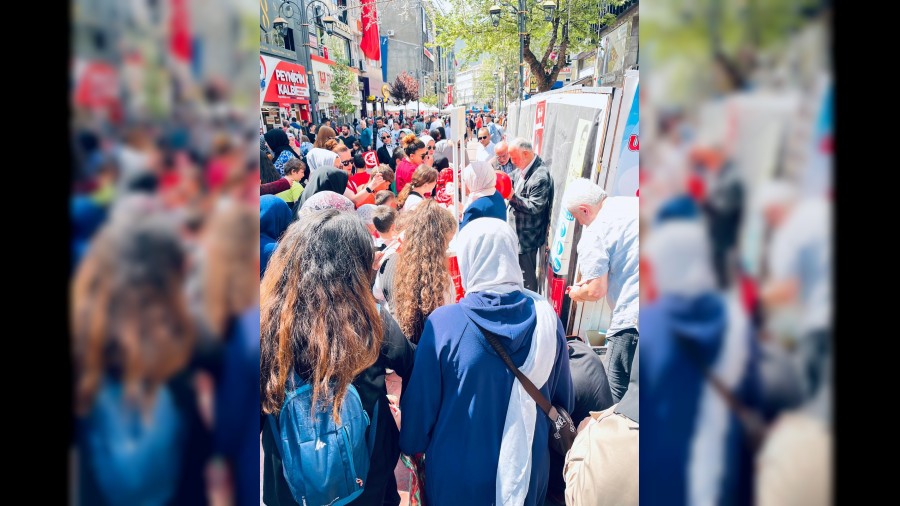 BTP'nin 23 Nisan stantlarna youn ilgi
