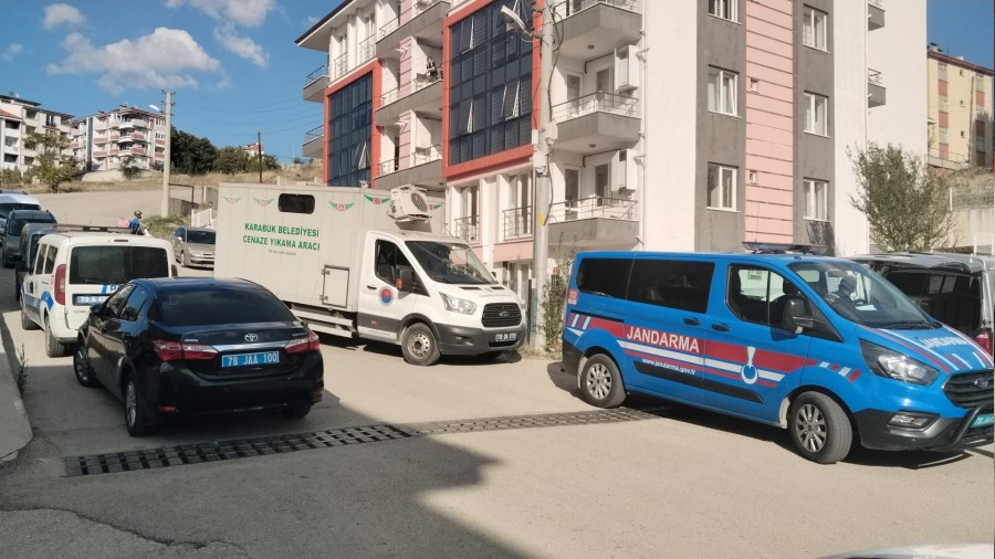 zindeki Astsubay evinde intihar etti