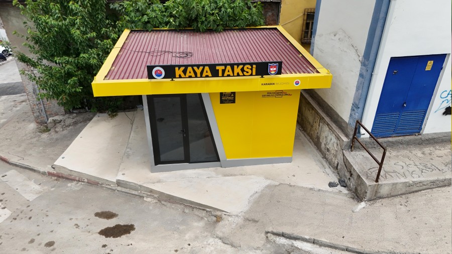 Karabkte taksi duraklar yenileniyor