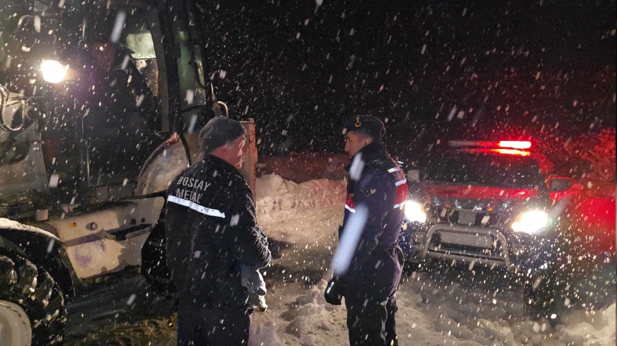 Karda mahsur kalan vatanda� kurtar�ld�