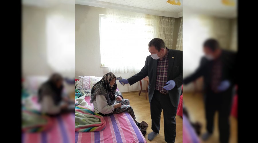 Muhtar her gün köylülerin ateşini tek tek ölçüp kayıt altına alıyor