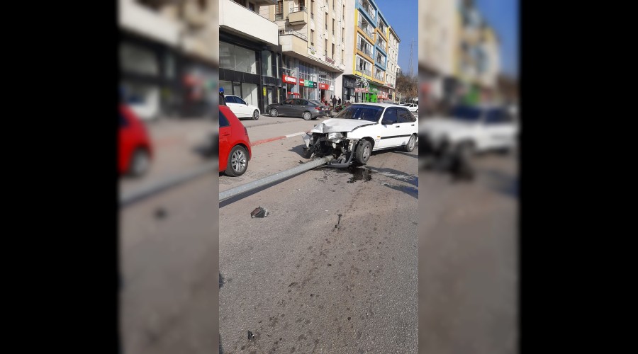 nce kar eride geti, sonra elektrik direine arpt