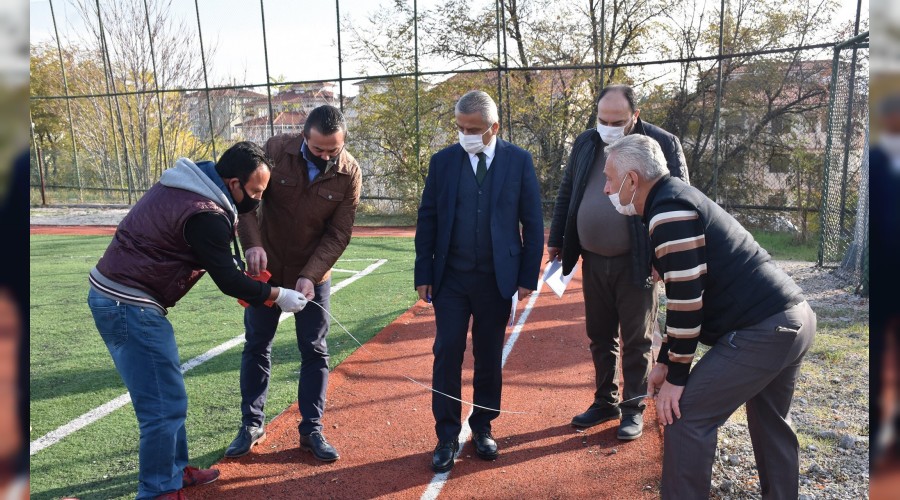 Safranbolu Sentetik Futbol Sahasnn zemini yenileniyor
