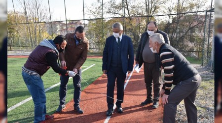 Safranbolu Sentetik Futbol Sahasnn zemini yenileniyor